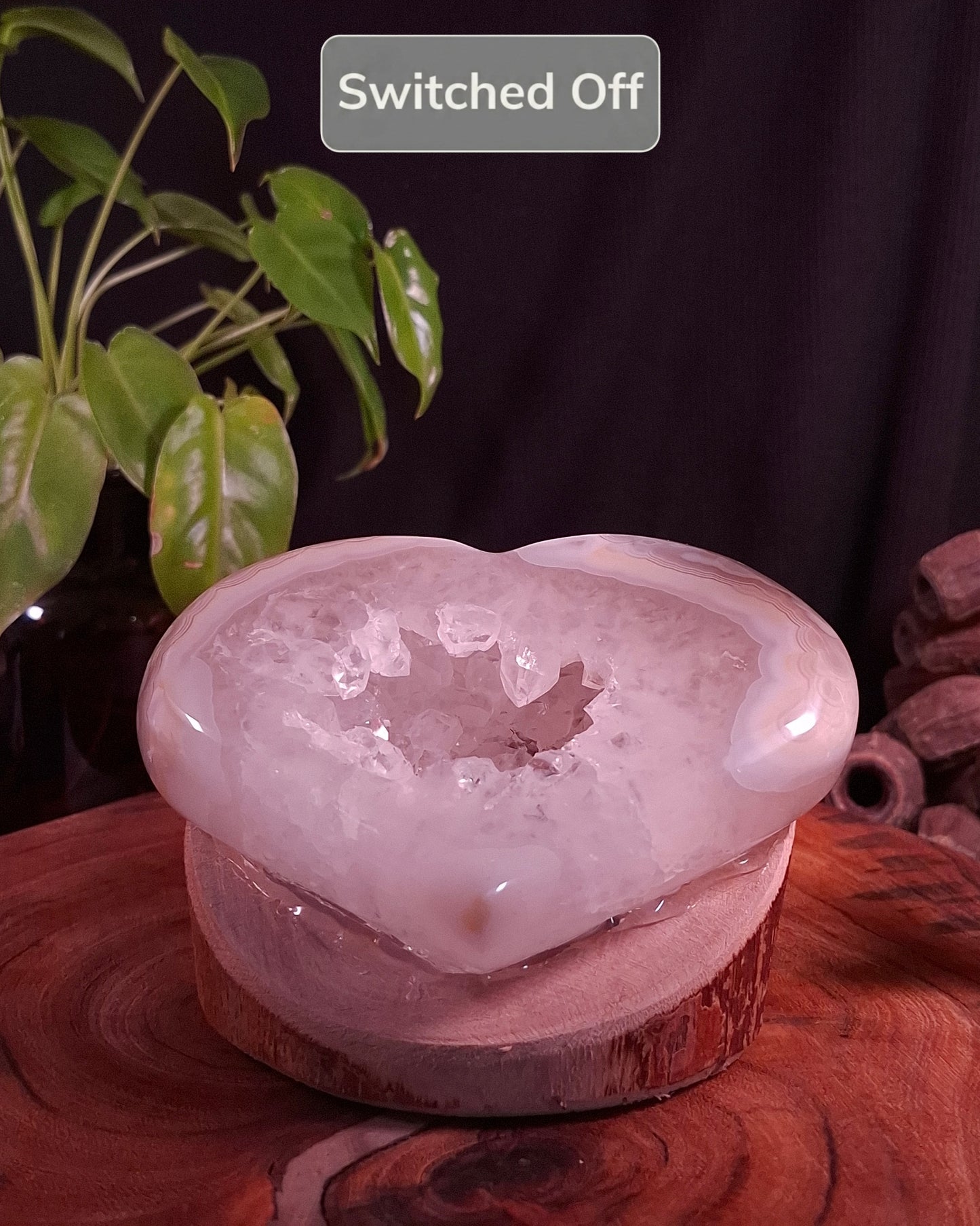 The Cyclone Fina Agate Heart Accent Lamp