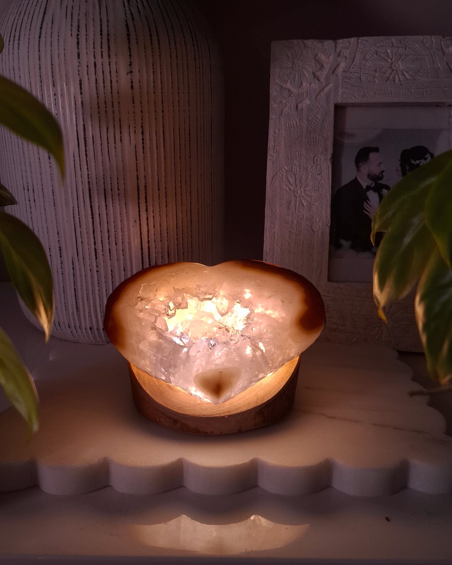 The Cyclone Fina Agate Heart Accent Lamp