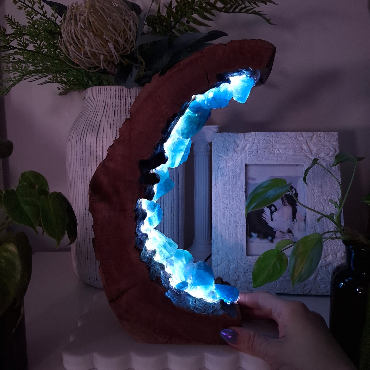 zThe Blue Moon Crystal lamp